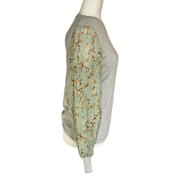 Current Air Anthro Gray Knit Sweater Knit Contrasting Floral Print Sleeve Top  M - Picture 5 of 10
